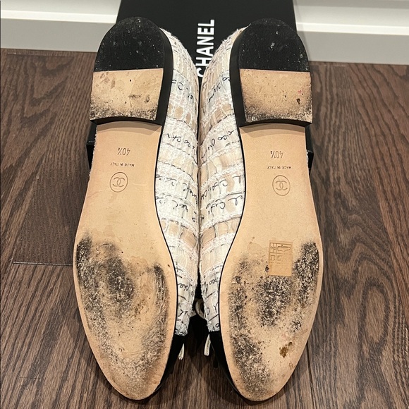 CHANEL Women's Cream and Black Loafers - Picture 5 of 8